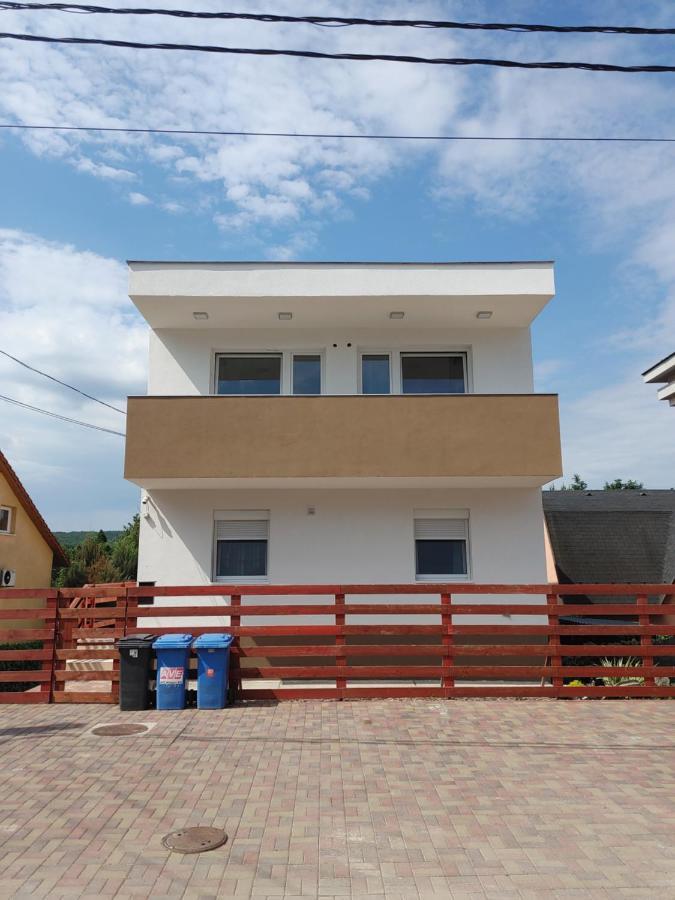 Fiesta Apartman Miskolc Luaran gambar
